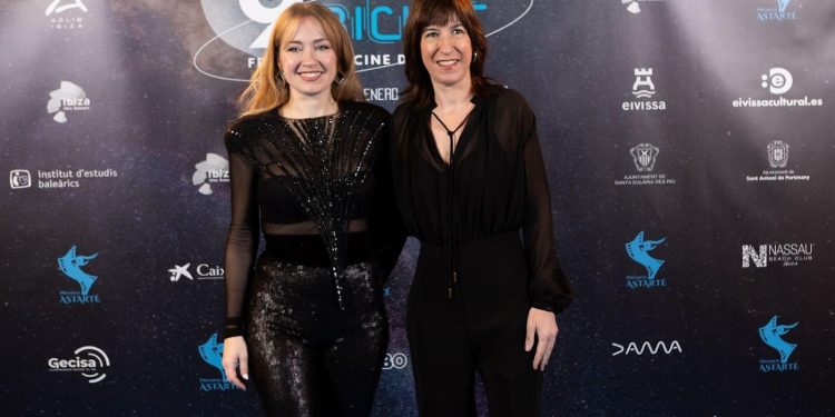 La directora de IBICINE, Helher Escribano, junto a la presidenta de DAMA, Virginia Yagüe.