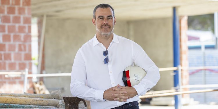 Adrián Bedoya, fundador de ASA Ibiza Homes. Fotografías de Paco Natera.