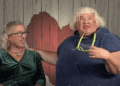 Paco/Paca, en su reencuentro con Pilar, que se ha hecho viral. Imagen de Mediaset España