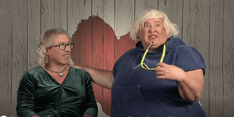 Paco/Paca, en su reencuentro con Pilar, que se ha hecho viral. Imagen de Mediaset España