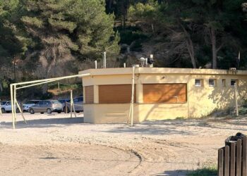 Kiosko Hollywood en Cala Llonga, que también será demolido y permanece cerrado esta temporada. Foto cedido