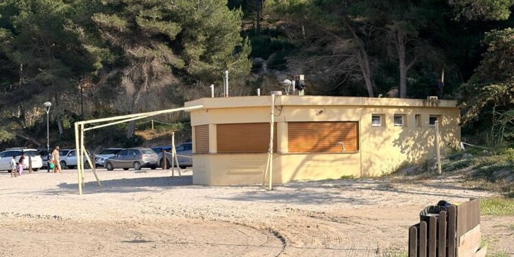 Kiosko Hollywood en Cala Llonga, que también será demolido y permanece cerrado esta temporada. Foto cedido