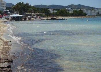 Una vista del chiringuito Es Pouetó, uno de los pocos populares y para público local que se pueden encontrar ya en Ibiza.