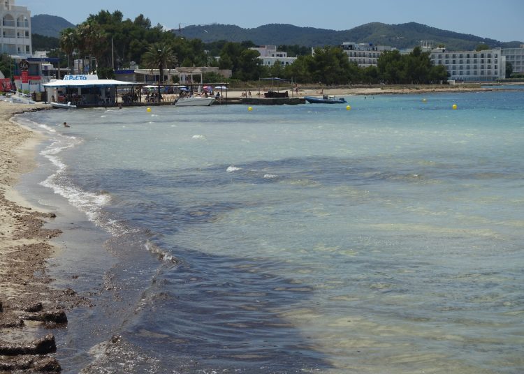Una vista del chiringuito Es Pouetó, uno de los pocos populares y para público local que se pueden encontrar ya en Ibiza.