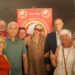 Berno Kiberd, Ger Sweeney, el director del Área de Salud de Ibiza y Formentera, Eduardo Escudero, la concejala de Acción Social, Familia e Igualdad del ayuntamiento de Sant Josep de sa Talaia, Marilina Serra, la presidenta de la Asociación Ibiza y Formentera Contra el Cäncer, Elizabeth Gail Fear, el concejal de Economía y Hacienda del ayuntamiento de Sant Antoni de Portmany, Antonio Marí, y las voluntarias Beryl Jones y Elaine Clark (JÚLIA JUAN)
