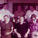 Amador, a la derecha de la imagen, y Catalina, en el centro, fueron el alma del Hostal Rosales, que acogió a los primeros turistas y toda la diversidad que traían con ellos. Imagen Archivo Familia Serra Mayans cedida.