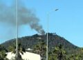 Imagen de la columna de humo desde lo alto de la montaña.