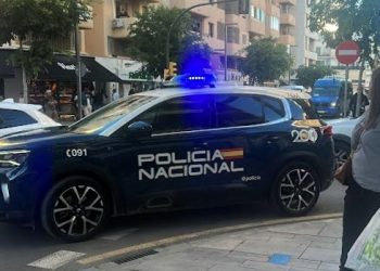 Imagen de uno de los vehículos de la Policía Nacional que acudió al bar