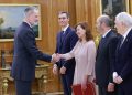 © Casa de S.M. el Rey
Su Majestad el Rey recibe el saludo de la presidenta del Congreso de los Diputados, Francina Armengol hoy en la Zarzuela.