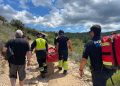 La mujer fue trasladada a una zona segura para ser atendida in situ, y después al hospital de Ibiza. Foto: Ayto. Sant Joan