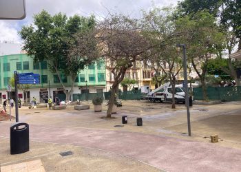 Esta mañana los trabajadores aún ultimaban las tareas de limpieza en la nueva cabecera de Vara de Rey. Foto: Noudiari