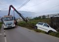 Grúas Ibiza rescata el Fiat Panda que se salío de la vía ayer jueves sobre las 23 horas.