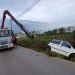 Grúas Ibiza rescata el Fiat Panda que se salío de la vía ayer jueves sobre las 23 horas.
