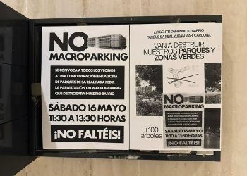 Carteles de la convocatoria en los edificios de la zona.
