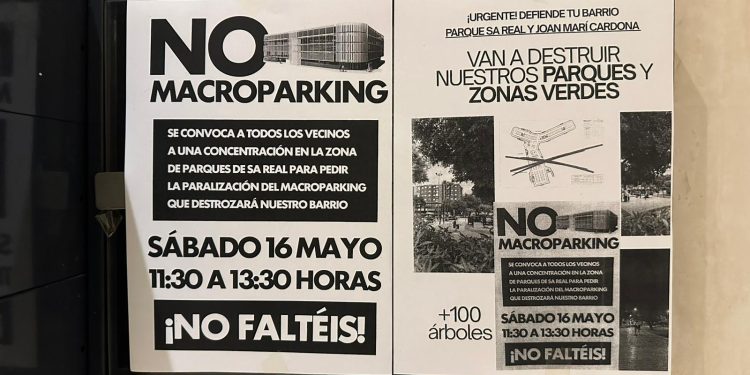 Carteles de la convocatoria en los edificios de la zona.