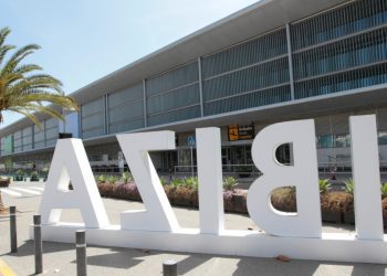 El aeropuerto de Ibiza, en una imagen actual. Foto: Noudiari