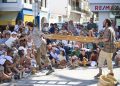 Actuación de calle durante el Festival Barruguet 2025.