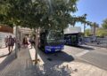 Varias líneas de autobús coinciden en la parada de Isidor Macabich del centro de Ibiza. Foto L. F. A.
