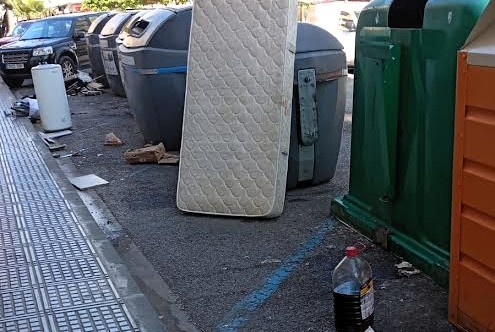 Imagen de los desechos abandonados en el lugar