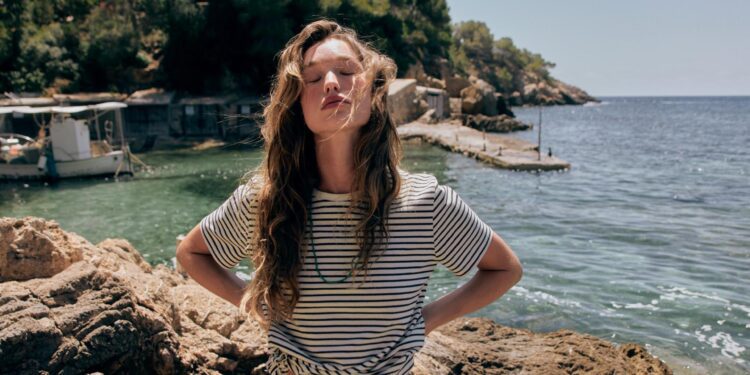 Una de las imágenes del editorial de moda de la web de Zara, tomada en Cala Mestella. Web Zara.com