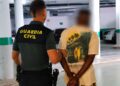 El hombre detenido, de nacionalidad británica y 42 años, fue identificado en su vehículo. Foto: Guardia Civil