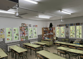 Ventiladores de techo ya instalados por O Beach en el colegio de las Trinitarias.