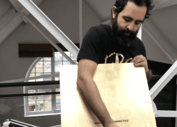 El artista Stefan Brüggemann en su casa estudio de Londres, en un vídeo de Hauser & Wirth