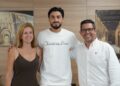 La edil de Deportes, Catiana Fuster, junto al alcalde Rafael Triguero (der.) han recibido al portero de Ibiza Leo Román (centro). Foto: Ayto. de Ibiza