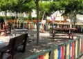 Con el culo al aire en un parque infantil de Ibiza.