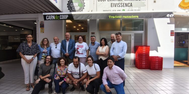 La cooperativa ramadera Carn & Coop ha sido una de las primeras paradas en el Mercat Nou.