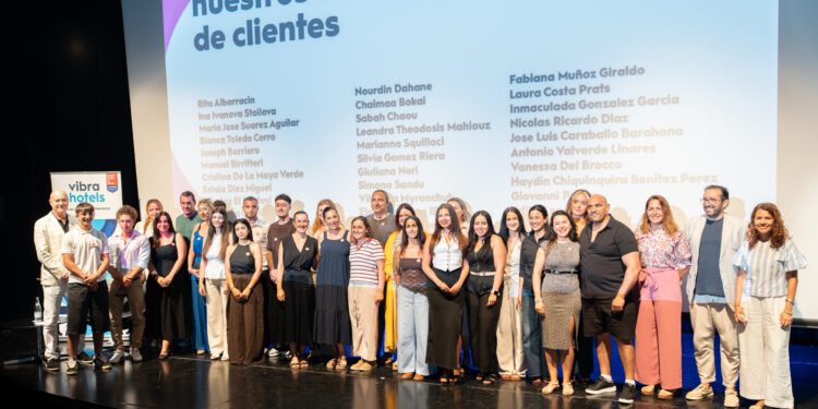 Imagen de los embajadores de clientes de Vibra Hotel durante las jornadas.
