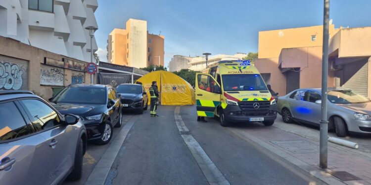 Servicios sanitarios en el lugar de los hechos. Imagen Ajuntament Calvià.