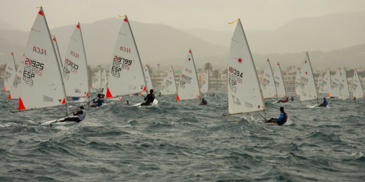 Imagen de la competición en Ilca. Foto: Club Náutico Ibiza