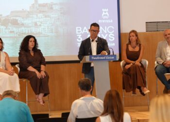 Rafael Triguero, durante la presentación del nuevo presupuesto de vivienda, en el marco del balance de tres años de gobierno en el Ayuntamiento de Ibiza.