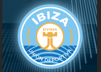Sobre estas líneas, el escudo de la UD Ibiza hasta la temporada 2025/2026.