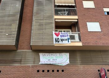 Pancartas de protesta contra el aparcamiento de Sa Real en Ibiza. Foto P.N.