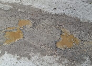 Aguas fecales en el Camí des Riu Danubi de Santa Eulària. Imágenes cedidas Noudiari.es