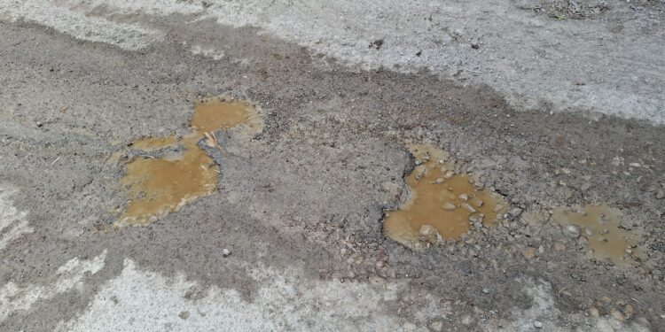 Aguas fecales en el Camí des Riu Danubi de Santa Eulària. Imágenes cedidas Noudiari.es