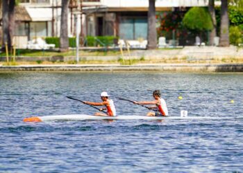 Dos palistas del CNSA durante la competición.