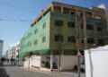 El edificio está situado en la esquina de la calle Teniente Coronel Costa Ribas con la calle Pintor Vizcaí, en el centro urbano de la parroquia de Santa Eulària.