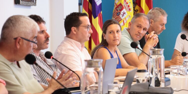 Imagen de un pleno del Ayuntamiento de Sant Antoni, al que los vecinos de Can Bonet reclaman medidas.