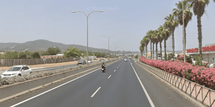 Tramo de la carretera de Sant Antoni que discurre frente al Hipercentro.