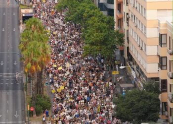 Manifestantes ayer por Palma en una imagen de los organizadores. MENYS TURISME MÉS VIDA
@menysturisme