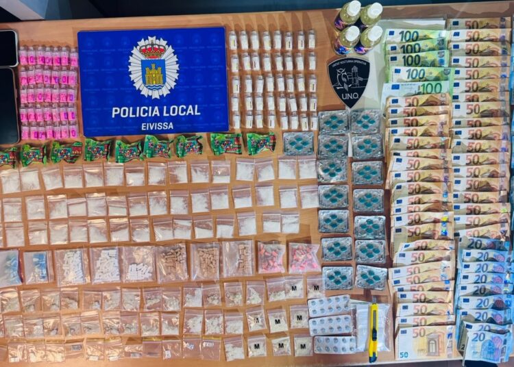 Llamativa cantidad y variedad de drogas que llevaba encima el conductor.
