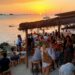 Una puesta de sol desde el Chiringuito Cala Escondida. Imagen: calaescondidaibiza.com