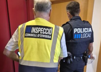 Imagen del operativo de control de alquiler turístico de la Policía Local de Ibiza.