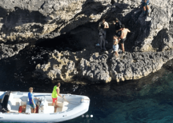 Imagen del rescate llevado a cabo ayer en Portinatx