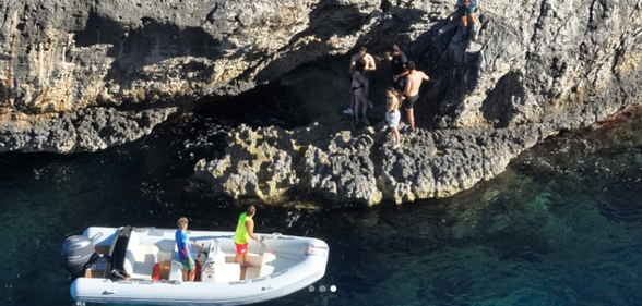 Imagen del rescate llevado a cabo ayer en Portinatx