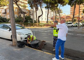 Limpieza para prevenir que se acumule agua en imbornales en caso de tormentas.