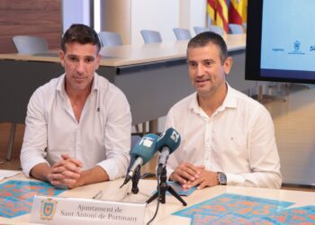 El concejal de Fiestas, Miguel Tur, y el alcalde de Sant Antoni, Marcos Serra, en la presentación de las fiestas.